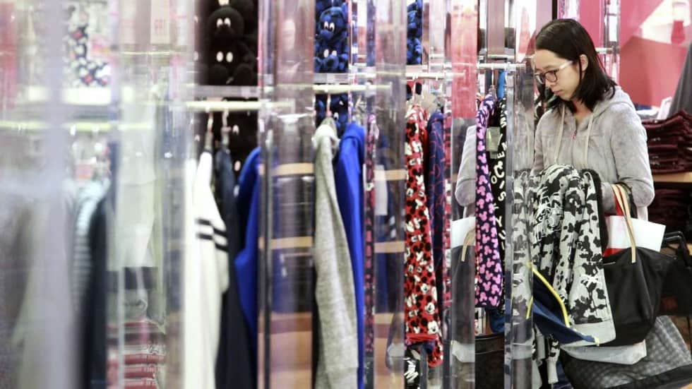 10 Lifestyle Changes To Adopt So You Can Survive The Economy Downturn