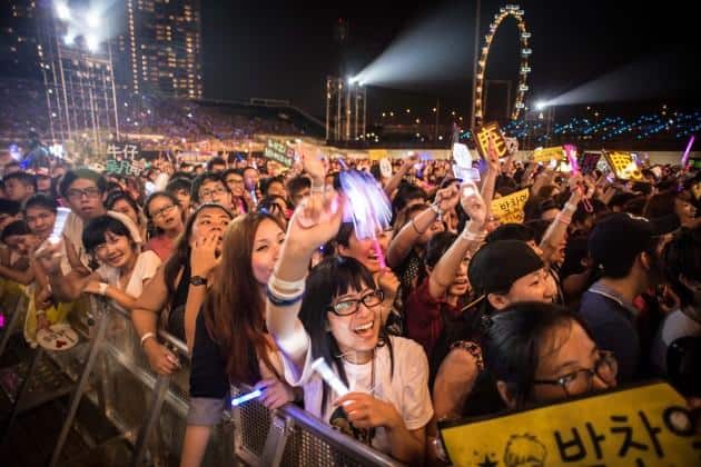 How Much Is Too Much? These Two Singaporeans Girls Risked Their Clean Criminal Record For A Celebrity