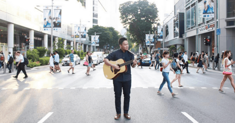 Fresh Out Of University, This S’porean Decided To Become A Street Busker