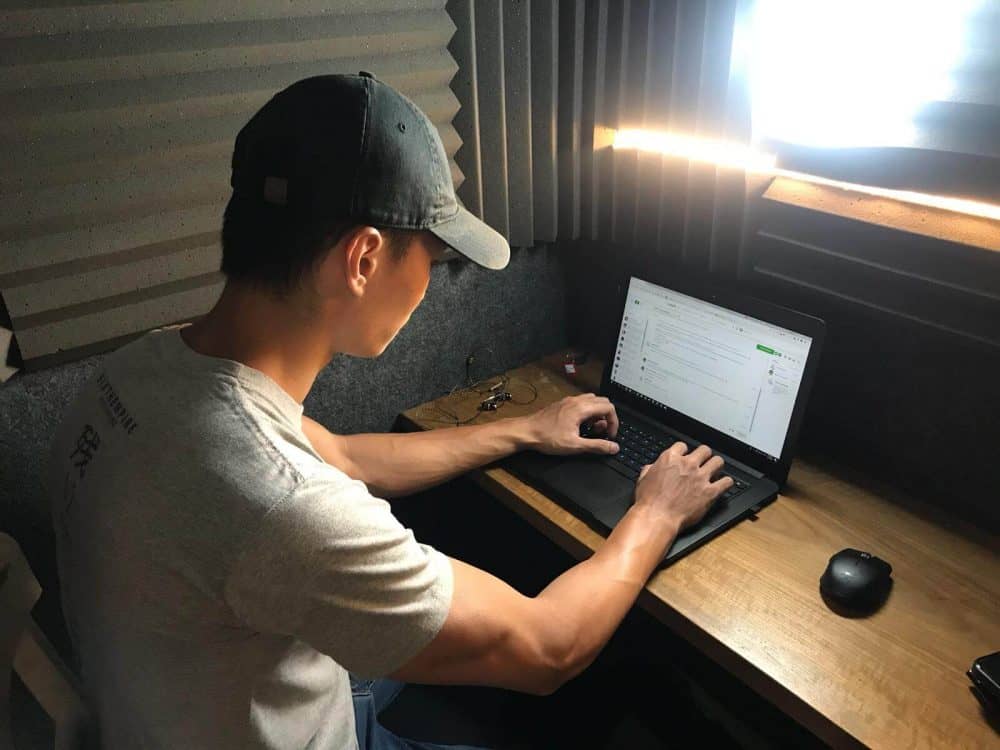 Joshua in Bali working online (2)