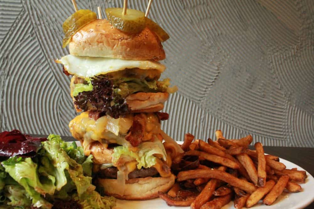 I Ate A 1.6kg Burger. Here’s How It Went.