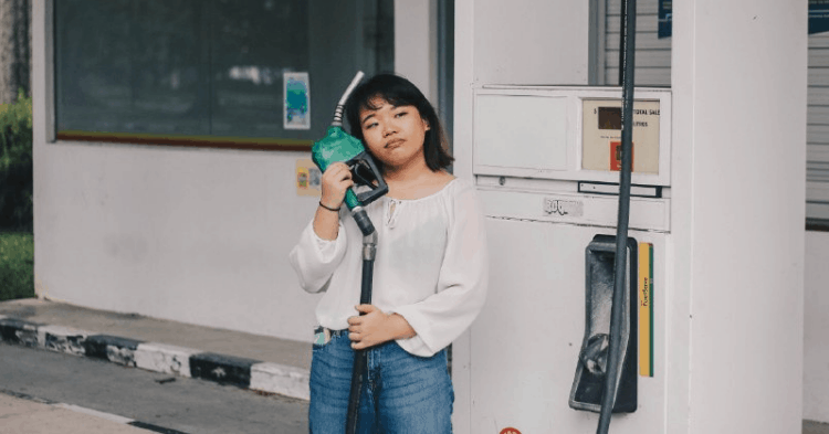 We’re Not Exclusive: A S’porean Solo Artist And Independently Published Poet On Our Music Scene