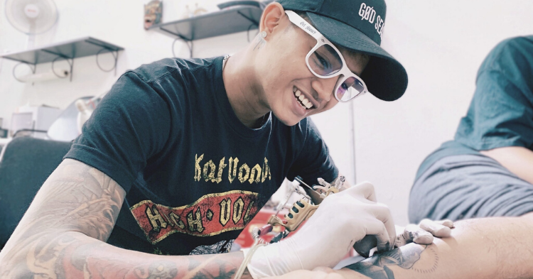 “Having Just One Eye Makes Me Focus Better”: This Blind Tattoo Artist Creates Impressively Intricate Tattoos