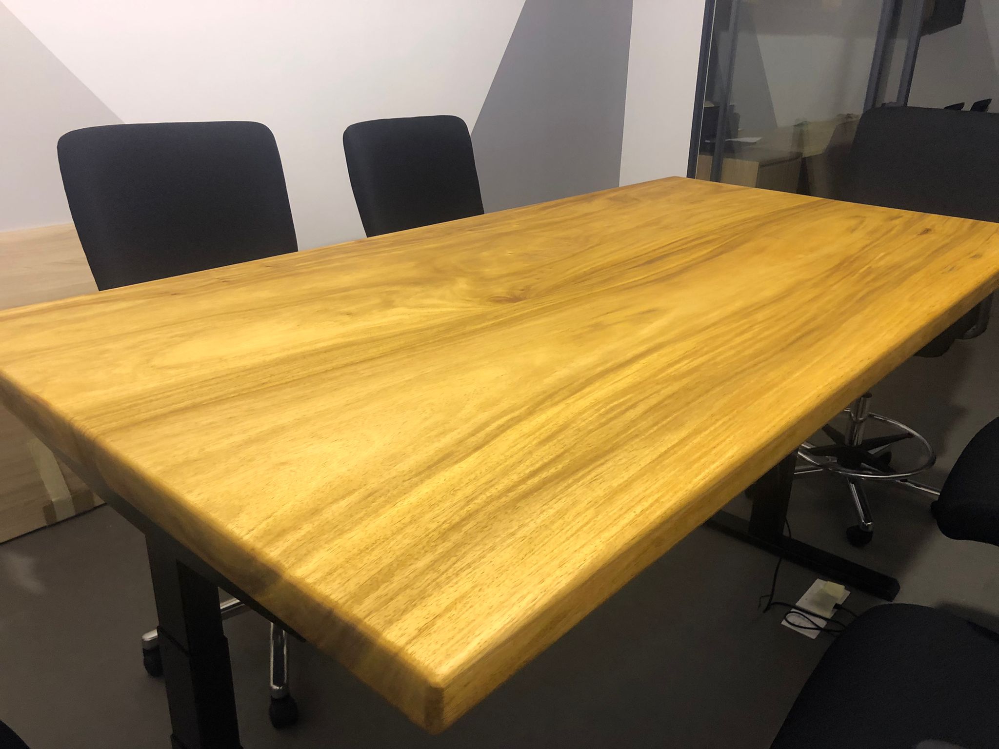 Solid Wood Tables: A Beginner’s Guide